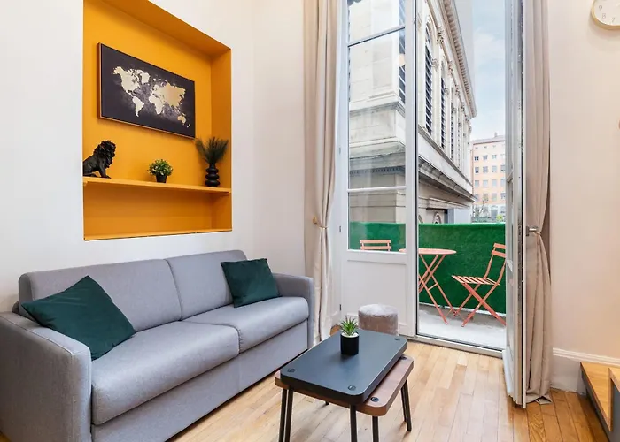 Loft With Balcony And Bath Facing The Opera House Apartment Lyon