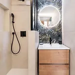 Urban Escape Loft With Balcony & Jacuzzi Near The Opera