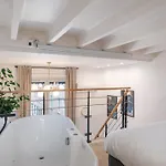 Urban Escape Loft With Balcony & Jacuzzi Near The Opera