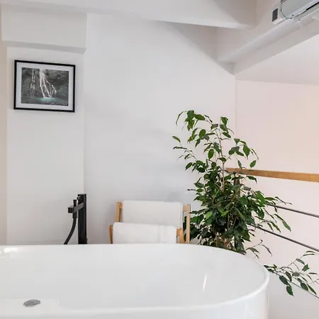 Urban Escape Loft With Balcony & Jacuzzi Near The Opera Apartament Lyon