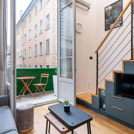 Apartament Urban Escape Loft With Balcony & Jacuzzi Near The Opera